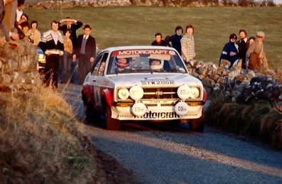 William (Billy) Coleman - Frank O'Donoghue
40º Benson & Hedges Circuit of Ireland 1979. Ford Escort RS 1800 MKII (STW 200R). Clasificado 2º.

Del 13 al 17 de Abril, (Ulster Automobile Club), Irlanda.
Superficie: asfalto.

El Rally estaba dividido en 5 etapas y un total de 1007.61 km cronometrados divididos en 58 tramos especiales.
De los 58 tramos especiales 10 de ellos fueron cancelados.
Todos los de la 2ª etapa (de SS18 a SS24 un total de 109.54 km) mas uno de la 1ª (SS5 Knockmanny Forest de 10.41 km), otro de 4ª (SS45 Brackna de 8.77 km) y uno de la 5ª (SS49 The Poor House 2 de 23.51 km).
Siendo un total de 152.23 km cronometrados anulados.

Tomaron la salida 132 equipos, finalizaron 54.

[b]COPYRIGHT :[/b][url=lesashephotography.com] [b][u]lesashephotography.com.[/u][/b] [/url]
@
Palabras clave: ;Ford;Escort;MKII;Ireland;Irlanda;1979;MKII