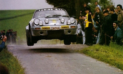 Gust Deschryver (Gustavson) - Georges Van Oosten
15º 24 Heures d,Ypres 1979. Porsche 911 Carrera RS 3.0 (J.826.A). Clasificado 3º.

Del 30 de Junio al 1 de Julio, Ypres, Bélgica.
Superficie: asfalto.

El Rally constaba de 56 tramos especiales cronometrados. No sabemos cuantos kilómetros tenía ni totales ni de especiales.

Tomaron la salida 170 equipos, finalizaron 55.@
Palabras clave: Porsche;Carrera;RS;Ypres;1979;