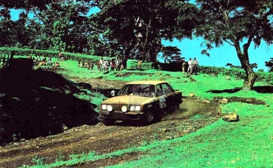 Andrew Cowan - Johnstone Syer
27º Safari Rally 1979. Mercedes Benz 280E. Clasificado 4º.

Del 12 al 16 de Abril, Nairobi, Nairobi, Kenya, África.
Superficie: tierra.

El Rally tenia un total de 5027.46 km con 82 controles horarios.

Tomaron la salida 66 equipos, finalizaron 21.@
Palabras clave: ;Mercedes;Safari;1979