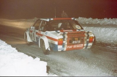 Jean-Claude Andruet - Chantal Liénard Sola
47º Rallye Automobile de Monte-Carlo 1979. Fiat 131 Abarth (TO R19729). Clasificado 4º.

Del 20 al 26 de Enero, Monte-Carlo.
Superficie: asfalto - nieve - hielo.

El Rally tenia un total de 2554.00 km de los que 619.00 km divididos en 30 tramos eran especiales (1 de ellos fue cancelado SS13 St Barthelemy de 19 Km).

Se inscribieron 255 equipos, tomaron la salida 233, finalizaron 84.@
Palabras clave: Jean-Claude_Andruet;Chantal_Lienard;Fiat;Abarth;Montecarlo;1979;nieve