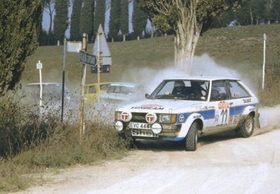 Anthony (Tony) Pond - Ian Grindrod
21º Rally de Sanremo 1979. Talbot Sunbeam Lotus (EVC 444T). Clasificado 4º.

Del 1 al 7 de Octubre, Sanremo, Imperia, Liguria, Italia.
Superficie: asfalto - tierra.

El Rally tenia un total de 2941.00 km de los que 962.00 km divididos en 74 tramos eran especiales.

Se inscribieron 72 equipos, tomaron la salida 67, finalizaron 26.@
Palabras clave: Tony_Pond;Talbot;Sunbeam;Lotus;Sanremo;1979