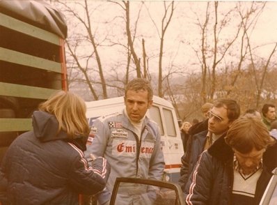 Jean-Claude Andruet - Chantal Liénard Sola
47º Rallye Automobile de Monte-Carlo 1979. Fiat 131 Abarth (TO R19729). Clasificado 4º.

Del 20 al 26 de Enero, Monte-Carlo.
Superficie: asfalto - nieve - hielo.

El Rally tenia un total de 2554.00 km de los que 619.00 km divididos en 30 tramos eran especiales (1 de ellos fue cancelado SS13 St Barthelemy de 19 Km).

Se inscribieron 255 equipos, tomaron la salida 233, finalizaron 84.@
Palabras clave: Jean-Claude_Andruet;Chantal_Lienard;Fiat;Abarth;Montecarlo;1979;Personajes