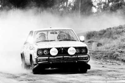 Rauno Aaltonen - Lofty Drews
27º Safari Rally 1979. Datsun 160J. Clasificado 5º.

Del 12 al 16 de Abril, Nairobi, Kenya, África.
Superficie: tierra.

El Rally tenia un total de 5027.46 km con 82 controles horarios.

Tomaron la salida 66 equipos, finalizaron 21.@
Palabras clave: ;Datsun;Safari;1979