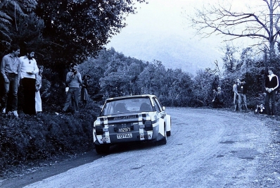 Michèle Mouton - Françoise Conconi
23º Tour de Corse 1979. Fiat 131 Abarth (TO R92450). Clasificada 5ª.

Del 2 al 4 de Noviembre, Ajaccio, Córcega, Francia.
Superficie: asfalto.

El Rally tenia un total de 2040.00 km de los que 1128.90 km divididos en 22 tramos eran especiales.

Se inscribieron 125 equipos, tomaron la salida 112, finalizaron 14.@
Palabras clave: Michele_Mouton;Fiat;Abarth;Corcega;Corse;1979;Womens;Mujeres