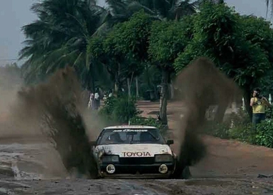 Ove Andersson - Henry Liddon
11º Rallye Bandama Côte d'Ivoire 1979. Toyota Celica RA40  (BYC-884). Clasificado 5º.

Del 9 al 14 de Diciembre, Abidjan, Costa d'Ivori, África.
Superficie: tierra.
Tomaron la salida 66 equipos, finalizaron 8.@
Palabras clave: Ove_Andersson;Toyota;Celica;Costa_Marfil;1979;Costa_Ivori