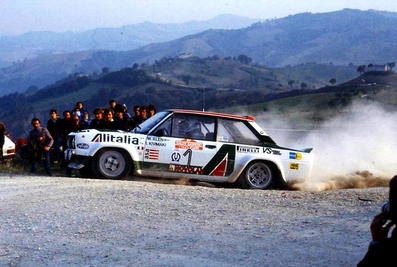 Markku Alén - Ilkka Kivimäki
21º Rally de Sanremo 1979. Fiat 131 Abarth (TO R92453). Clasificado 6º.

Del 1 al 7 de Octubre, Sanremo, Imperia, Liguria, Italia. 
Superficie: asfalto - tierra.
 
El Rally tenia un total de 3353 km de los que 1078 km divididos en 74 tramos eran especiales, (8 de ellas fueron canceladas).

Se inscribieron 72 equipos, tomaron la salida 67, finalizaron 26.@
Palabras clave: Markku_Alen;Fiat;Abarth;Sanremo;1979