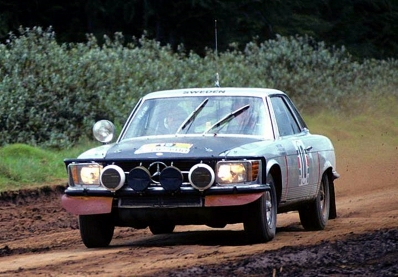 Bjorn Waldegard - Hans Thorszelius
27º Safari Rally 1979. Mercedes-Benz 450 SLC (S-DP 1910). Clasificado 6º.

Del 12 al 16 de Abril, Nairobi, Kenya, África.
Superficie: tierra.

El Rally tenia un total de 5027.46 km con 82 controles horarios.

Tomaron la salida 66 equipos, finalizaron 21.@
Palabras clave: ;Safari;Mercedes_Benz;SLC;1979