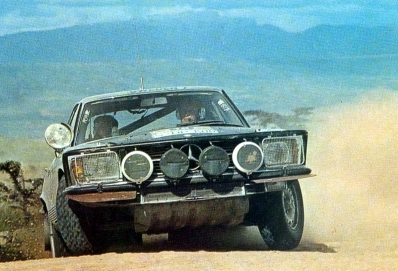 Bjorn Waldegard - Hans Thorszelius
27º Safari Rally 1979. Mercedes-Benz 450 SLC (S-DP 1910). Clasificado 6º.

Del 12 al 16 de Abril, Nairobi, Kenya, África.
Superficie: tierra.

El Rally tenia un total de 5027.46 km con 82 controles horarios.

Tomaron la salida 66 equipos, finalizaron 21.@
Palabras clave: ;Safari;Mercedes_Benz;SLC;1979