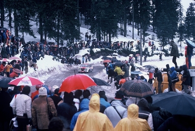 Michèle Mouton - Françoise Conconi
47º Rallye Automobile de Monte-Carlo 1979. Fiat 131 Abarth (TO P51473). Clasificada 7ª Scrath y 1ª en Copa de Damas.
Fiat France

Del 20 al 26 de Enero, Monte-Carlo.
Superficie: asfalto - nieve.

El Rally tenia un total de 2554.00 km de los que 619.00 km divididos en 30 tramos eran especiales (1 de ellos fue cancelado SS13 St Barthelemy de 19 Km).

Se inscribieron 255 equipos, tomaron la salida 233, finalizaron 84.@
Palabras clave: Michele_Mouton;Fiat;Abarth;Montecarlo;1979;nieve;Mujeres;Womens