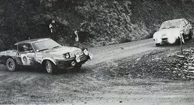 28º Lombard RAC Rally 1979
9# Per Eklund - Hans Sylvan, Triumph TR7 V8, clasificado 13º.

7# Pentti Airikkala - Risto Virtanen, Vauxhall Chevette 2300 HS, clasificado 7º.

Del 18 al 21 de Noviembre, Chester, Inglaterra.
Superficie: tierra.

El Rally tenia un total de 2.120 km de los que 661.48 km divididos en 59 tramos eran especiales.

Se inscribieron 217 equipos, tomaron la salida 175, finalizaron 74.

Foto 1 de 4
@
Palabras clave: ;Triumph;TR7;Vauxhall;Chevette;Gran_Bretaña;1979