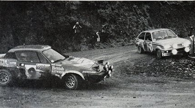 28º Lombard RAC Rally 1979
9# Per Eklund - Hans Sylvan, Triumph TR7 V8, clasificado 13º.

7# Pentti Airikkala - Risto Virtanen, Vauxhall Chevette 2300 HS, clasificado 7º.

Del 18 al 21 de Noviembre, Chester, Inglaterra.
Superficie: tierra.

El Rally tenia un total de 2.120 km de los que 661.48 km divididos en 59 tramos eran especiales.

Se inscribieron 217 equipos, tomaron la salida 175, finalizaron 74.

Foto 3 de 4
@
Palabras clave: ;Triumph;TR7;Vauxhall;Chevette;Gran_Bretaña;1979