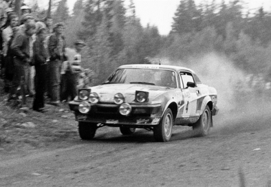 Per Eklund - Hans Sylvan
29º Jyväskylän Suurajot - Rally de los 1000 Lagos 1979. Triumph TR7 V8 (TUD 682T). Clasificado 8º.

Del 24 al 28 de Agosto, Jyväskylä, Finlandia.
Superficie: tierra.

El Rally tenia un total de 1448.50 km de los que 423.50 km divididos en 45 tramos eran especiales (2 de ellas fueron canceladas SS20 y SS29).

Se inscribieron 133, tomaron la salida 128, finalizaron 74.@
Palabras clave: ;Hans_Sylvan;Mazda;TR7;Finlandia;1979