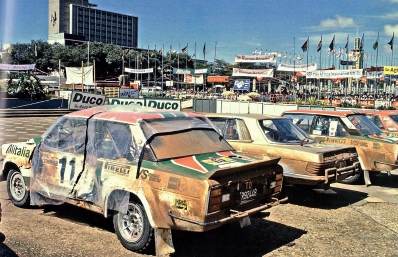 Walter Röhrl - Christian Geistdörfer
27º Safari Rally 1979. Fiat 131 Abarth (TO R92448). Clasificado 8º.

Del 12 al 16 de Abril, Nairobi, Kenya, África.
Superficie: tierra.

El Rally tenia un total de 5027.46 km con 82 controles horarios.

Tomaron la salida 66 equipos, finalizaron 21.@
Palabras clave: Walter_Röhrl;Fiat;Abarth;Safari;1979;Parque_Cerrado