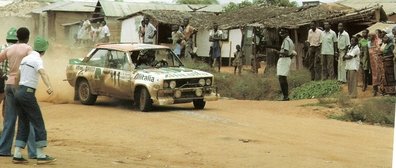 Walter Röhrl - Christian Geistdörfer
27º Safari Rally 1979. Fiat 131 Abarth (TO R92448). Clasificado 8º.

Del 12 al 16 de Abril, Nairobi, Kenya, África.
Superficie: tierra.

El Rally tenia un total de 5027.46 km con 82 controles horarios.

Tomaron la salida 66 equipos, finalizaron 21.@
Palabras clave: Walter_Rohrl;Fiat;Abarth;Safari;1979