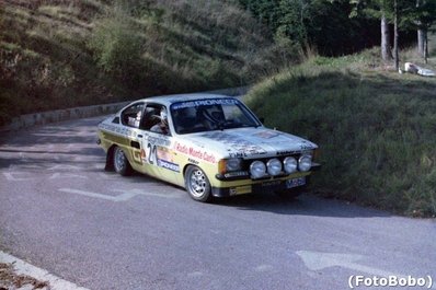 Antonio (Tonino) Tognana - Luciano Tedeschini
21º Rally de Sanremo 1979. Opel Kadett GT/E. Clasificado 8º.

Del 1 al 7 de Octubre, Sanremo, Imperia, Liguria, Italia.
Superficie: asfalto - tierra.

El Rally tenia un total de 2941.00 km de los que 962.00 km divididos en 74 tramos eran especiales.

Se inscribieron 72 equipos, tomaron la salida 67, finalizaron 26.

© Alberto Anam
@
Palabras clave: Opel;Kadett;GT/E;Sanremo;1979