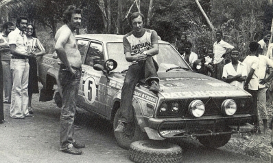 Harry Kallstrom - Klaes Billstam
27º Safari Rally 1979. Datsun 160J. Clasificado 9º.

Del 12 al 16 de Abril, Nairobi, Kenya, África.
Superficie: tierra.

El Rally tenia un total de 5027.46 km con 82 controles horarios.

Tomaron la salida 66 equipos, finalizaron 21.@
Palabras clave: Harry_Källström;Datsun;Safari;1979;Personajes;Asistencias