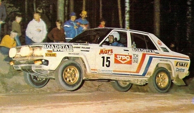 Erkki Pitkanen - Juhani Paalama
29º Jyväskylän Suurajot - Rally de los 1000 Lagos 1979. Datsun 160J. Clasificado 9º.

Del 24 al 28 de Agosto, Jyväskylä, Finlandia.
Superficie: tierra.

El Rally tenia un total de 1448.50 km de los que 423.50 km divididos en 45 tramos eran especiales (2 de ellas fueron canceladas SS20 y SS29).

Se inscribieron 133, tomaron la salida 128, finalizaron 74.@
Palabras clave: Datsun;Finlandia;1979;