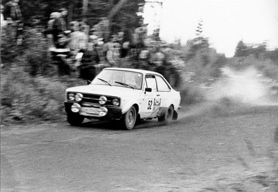 Pekka Vilpponen . Rauno Kangasniemi
29º Jyväskylän Suurajot - Rally de los 1000 Lagos 1979. Ford Escort RS. Clasificado 10º.

Del 24 al 28 de Agosto, Jyväskylä, Finlandia.
Superficie: tierra.

El Rally tenia un total de 1448.50 km de los que 423.50 km divididos en 45 tramos eran especiales (2 de ellas fueron canceladas SS20 y SS29).

Se inscribieron 133, tomaron la salida 128, finalizaron 74.@
Palabras clave: Ford;Escort;Finlandia;1979