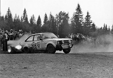 Pekka Vilpponen . Rauno Kangasniemi
29º Jyväskylän Suurajot - Rally de los 1000 Lagos 1979. Ford Escort RS. Clasificado 10º.

Del 24 al 28 de Agosto, Jyväskylä, Finlandia.
Superficie: tierra.

El Rally tenia un total de 1448.50 km de los que 423.50 km divididos en 45 tramos eran especiales (2 de ellas fueron canceladas SS20 y SS29).

Se inscribieron 133, tomaron la salida 128, finalizaron 74.@
Palabras clave: Ford;Escort;Finlandia;1979