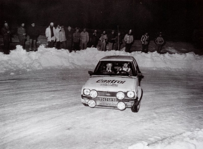 Ari Vatanen - David Richards
47º Rallye Automobile de Monte-Carlo 1979. Ford Fiesta 1600S (9543 GR 92). Clasificado 10º.

Del 20 al 26 de Enero, Monte-Carlo.
Superficie: asfalto - nieve - hielo.

El Rally tenia un total de 2554.00 km de los que 619.00 km divididos en 30 tramos eran especiales (1 de ellos fue cancelado SS13 St Barthelemy de 19 Km).

Se inscribieron 255 equipos, tomaron la salida 233, finalizaron 84.@
Palabras clave: ;Ford;Fiesta;Montecarlo;1979;nieve