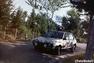 Vanni Fusaro - Mirko Perissutti
21º Rally de Sanremo 1979. Fiat Ritmo 75 (TO S97073). Clasificado 12º.

Del 1 al 7 de Octubre, Sanremo, Imperia, Liguria, Italia.
Superficie: asfalto - tierra.

El Rally tenia un total de 2941.00 km de los que 962.00 km divididos en 74 tramos eran especiales.

Se inscribieron 72 equipos, tomaron la salida 67, finalizaron 26.

© Alberto Anam
@
Palabras clave: Fiat;Ritmo;Sanremo;1979