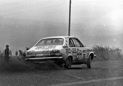 Peter Geitel - Rolf Mesterton
29º Jyväskylän Suurajot - Rally de los 1000 Lagos 1979. Chrysler Avenger. Clasificado 13º.

Del 24 al 28 de Agosto, Jyväskylä, Finlandia.
Superficie: tierra.

El Rally tenia un total de 1448.50 km de los que 423.50 km divididos en 45 tramos eran especiales (2 de ellas fueron canceladas SS20 y SS29).

Se inscribieron 133, tomaron la salida 128, finalizaron 74.@
Palabras clave: Chrysler_Avenger;Finlandia;1979