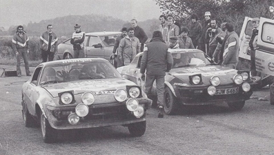 Asistencia del Equipo Equipo British Leyland Cars en el 28º Lombard RAC Rally 1979
En 2 de los 3 Triumph TR 7 V8 que competí­an en el Rally.

En primera línea de la foto el 9# (XJO 414V) Per Eklund - Hans Sylvan, clasificado 13º.

El del lado derecho 32# (SJW 546S) Graham Elsmore - Stuart Harrold, clasificado 16º.

Del 18 al 21 de Noviembre, Chester, Inglaterra.
Superficie: tierra.

El Rally tenia un total de 2.120 km de los que 661.48 km divididos en 59 tramos eran especiales.

Se inscribieron 217 equipos, tomaron la salida 175, finalizaron 74.
@
Palabras clave: ;Triumph;Gran_Bretaña;1979;Asistencias