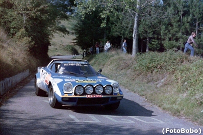 Carlo Brion - Rossi
21º Rally de Sanremo 1979. Lancia Stratos HF (TO L91639). Clasificado 15º.

Del 1 al 7 de Octubre, Sanremo, Imperia, Liguria, Italia.
Superficie: asfalto - tierra.

El Rally tenia un total de 2941.00 km de los que 962.00 km divididos en 74 tramos eran especiales.

Se inscribieron 72 equipos, tomaron la salida 67, finalizaron 26.

© Alberto Anam
@

