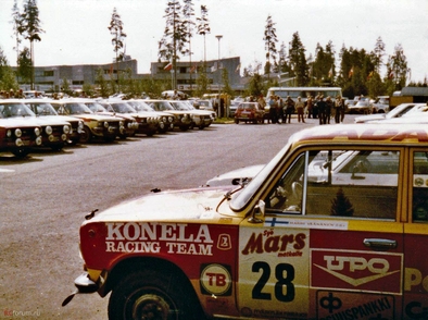 Harri Vaananen - Timo Tuominen
29º 1000 Lakes Rally 1979. Lada 1300. Clasificado 16º.
El Rally tenia un total de 1460 km de los que 424 km divididos en 45 tramos, eran especiales, (2 de ellas fueron canceladas SS20 y SS29).
Se inscribieron 133 equipos, tomaron la salida 128, finalizaron 74.@
Palabras clave: Lada;Finlandia;1979;Parque_Cerrado