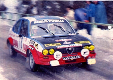 Francis Vincent - Francis Calvier
47º Rallye Automobile de Monte-Carlo 1979. Alfa Romeo Alfasud TI (116 CGZ 75). Clasificado 26º.

Del 20 al 26 de Enero, Monte-Carlo.
Superficie: asfalto - nieve.

El Rally tenia un total de 4840 km de los que 619 km divididos en 30 tramos, eran especiales (1 de ellos fue cancelado SS13 St Barthelemy de 19 Km).

Se inscribieron 255 equipos, tomaron la salida 233, finalizaron 84.@
Palabras clave: Alfa;Romeo;Alfasud;Montecarlo;1979