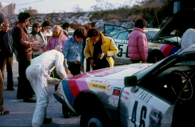 Asistencia en el 47º Rallye Automobile de Monte-Carlo 1979
En el Citröen CX 2400 (2875 UX 38) de Marianne Hoepfner - Marie-Madeleine Fouquet, clasificada 43º y 2º en Copa de Damas.

Del 20 al 26 de Enero, Monte-Carlo.
Superficie: asfalto - nieve.

El Rally tenia un total de 4840 km de los que 619 km divididos en 30 tramos, eran especiales (1 de ellos fue cancelado SS13 St Barthelemy de 19 Km).

Se inscribieron 255 equipos, tomaron la salida 233, finalizaron 84.@
Palabras clave: Marianne_Hoepfner;Citroen;CX;Montecarlo;1979;mujeres;Asistencias;Womens