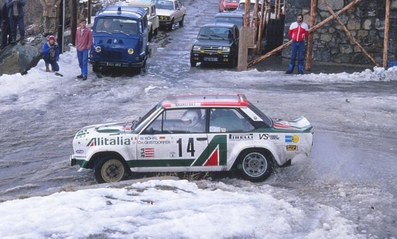 Walter Röhrl - Christian Geistdörfer
47º Rallye Automobile de Monte-Carlo 1979. Fiat 131 Abarth (TO R88539).
Clasificado 83º después de tener problemas de motor en el penúltimo tramo del Rally, SS29 Villars 2 de 13 Km.

Del 20 al 26 de Enero, Monte-Carlo.
Superficie: asfalto - nieve - hielo.

El Rally tenia un total de 2554.00 km de los que 619.00 km divididos en 30 tramos eran especiales (1 de ellos fue cancelado SS13 St Barthelemy de 19 Km).

Se inscribieron 255 equipos, tomaron la salida 233, finalizaron 84.@
Palabras clave: Walter_Röhrl;Montecarlo;Fiat;Abarth;1979;nieve