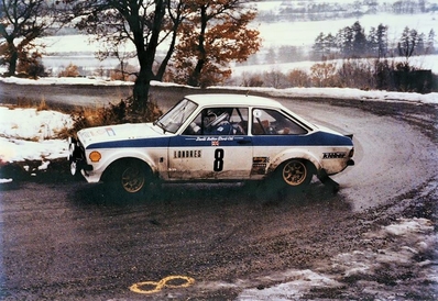 Antonio (Tony) Carello - Renato Meiohas
47º Rallye Automobile de Monte-Carlo 1979. Ford Escort RS 1800 MKII (MLD 999P).
Abandonó en el penúltimo tramo del Rallye por pérdida de rueda en SS29 Villars 2 de 13.00 Km, quedando clasificado el 84º.

Del 20 al 26 de Enero, Monte-Carlo.
Superficie: asfalto - nieve.

El Rally tenia un total de 4840 km de los que 619 km divididos en 30 tramos, eran especiales (1 de ellos fue cancelado SS13 St Barthelemy de 19 Km).

Se inscribieron 255 equipos, tomaron la salida 233, finalizaron 84.@
Palabras clave: Tony_Carello;Renato_Meiohas;Ford;Escort;MKII;Montecarlo;1979