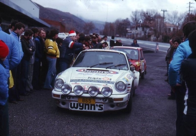 Nicolas Koob - Win Jacoby
47º Rallye Automobile de Monte-Carlo 1979. PPorsche 911 Carrera RS 3.0 (865). Clasificado 85º.

Del 20 al 26 de Enero, Monte-Carlo.
Superficie: asfalto - nieve.

El Rally tenia un total de 4840 km de los que 619 km divididos en 30 tramos, eran especiales (1 de ellos fue cancelado SS13 St Barthelemy de 19 Km).

Se inscribieron 255 equipos, tomaron la salida 233, finalizaron 84.@
Palabras clave: Porsche;Montecarlo;1979