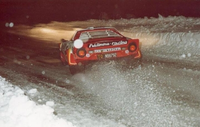 Fulvio Bacchelli - Bruno Scabini
47º Rallye Automobile de Monte-Carlo 1979. Lancia Stratos HF (TO N98792). Clasificado 88º.

Del 20 al 26 de Enero, Monte-Carlo.
Superficie: asfalto - nieve - hielo.

El Rally tenia un total de 2554.00 km de los que 619.00 km divididos en 30 tramos eran especiales (1 de ellos fue cancelado SS13 St Barthelemy de 19 Km).

Se inscribieron 255 equipos, tomaron la salida 233, finalizaron 84.@
Palabras clave: ;Lancia;Stratos;Montecarlo;1979;nieve
