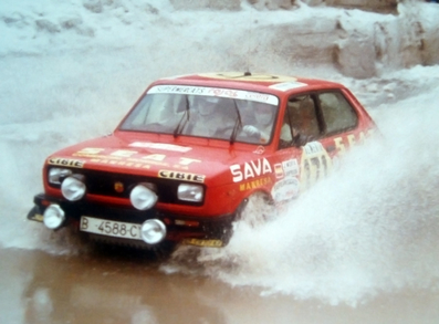 Jose Mora Sala -  Lluis Camprubi 
47º Rallye Automobile de Monte-Carlo 1979. Seat 127 (B-4588-CV) Clasificado 149º.

Del 20 al 26 de Enero, Monte-Carlo.
Superficie: asfalto - nieve - hielo.

El Rally tenia un total de 2554.00 km de los que 619.00 km divididos en 30 tramos eran especiales (1 de ellos fue cancelado SS13 St Barthelemy de 19 Km).

Se inscribieron 255 equipos, tomaron la salida 233, finalizaron 84.@
Palabras clave: Josep;Jose_Mora;Seat;Montecarlo;1979;Nieve