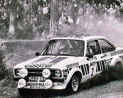 Hannu Mikkola - Arne Hertz
29º 1000 Lakes Rally 1979. Ford Escort RS1800 Mk2. Abandonò por junta de culata.
El Rally tenia un total de 1460 km de los que 424 km divididos en 45 tramos, eran especiales, (2 de ellas fueron canceladas SS20 y SS29).
Se inscribieron 133 equipos, tomaron la salida 128, finalizaron 74.@
Palabras clave: ;Ford;Escort;MKII;MKII;Finlandia;1979