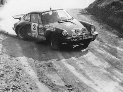  Claudio Caba - Joan Aymami
9º Rally Montseny-Guilleries 1979. Porsche 911 Carrera.

Del 24 al 25 de Marzo.
Superficie: asfalto - tierra.

Tomaron la salida un mínimo de 30 equipos, finalizaron un mínimo de 14.

© Jordi Salvat
@
Palabras clave: Claudio_Caba;Porsche;Carrera;Montseny-Guilleries;1979