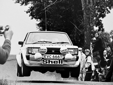 Anthony (Tony) Pond - J.Syer
15º 24 Houras de Ypres 1979. Chrysler Sunbeam (EVC 666T). Abandonó por accidente.

Del 30 de Junio al 1 de Julio, Ypres, Bélgica.
Superficie: asfalto.

El Rally constaba de 56 tramos especiales cronometrados. No sabemos cuantos kilómetros tenía ni totales ni de especiales.

Tomaron la salida 170 equipos, finalizaron 55.@
Palabras clave: Chrysler;Sunbeam;Tony_Pond;Ypres;1979