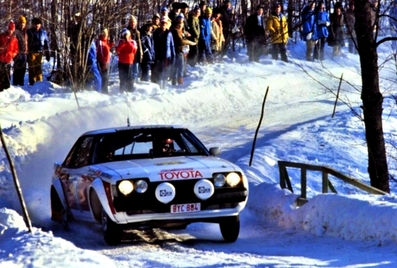 Leif Asterhag - Anders Gullberg
29º International Suecia Rally 1979. Toyota Celica 2000 GT (BYC-884). Abandonó por la junta de culata en SS11 Trehorningen - Borrsjon 1 de 22.00 km.

Del 16 al 18. de Febrero, Karlstad, Suecia.
Superficie: nieve - hielo. 

El Rally tenia un total de 1,445.00 Km de los que 630.00 Km divididos en 38 tramos eran especiales.

Se inscribieron 113 equipos, tomaron la salida 113, finalizaron 39.@
Palabras clave: Leif_Asterharg;Toyota;Celica;Suecia;nieve;1979;Nieve