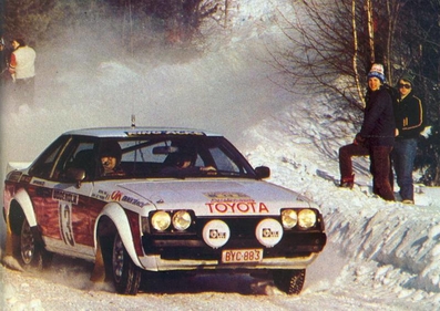 Jean-Luc Thérier - Michel Vial
29º International Suecia Rally 1979. Toyota Celica RA40 (BYC-883). Abandonó por accidente en SS11 Trehorningen - Borrsjon 1 de 22 Km.

Del 16 al 18. de Febrero, Karlstad, Suecia.
Superficie: nieve - hielo. 

El Rally tenia un total de 1,445.00 Km de los que 630.00 Km divididos en 38 tramos eran especiales.

Se inscribieron 113 equipos, tomaron la salida 113, finalizaron 39.@
Palabras clave: ;Toyota;Celica;Suecia;nieve;1979