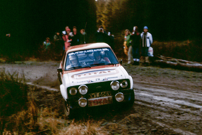 Henri Toivonen - Phil Boland
28º Lombard RAC Rally 1979. Ford Escort RS 1800 MKII (KWT 556V). Abandonó por el embrague en SS31 Grizedale 1 de 25.75 km.
Total Oil GB

Del 18 al 21 de Noviembre, Chester, Inglaterra.
Superficie: tierra.

El Rally tenia un total de 2.120 km de los que 661.48 km divididos en 59 tramos eran especiales.

Se inscribieron 217 equipos, tomaron la salida 175, finalizaron 74.

[b]COPYRIGHT :[/b][url=lesashephotography.com] [b][u]lesashephotography.com.[/u][/b] [/url]
@
Palabras clave: Henri_Toivonen;Ford;Escort;RS1800;MKII;Gran_Bretaña;1979;RAC_Rally;Inglaterra