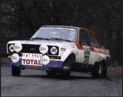 Henri Toivonen - Phil Boland
28º Lombard RAC Rally 1979. Ford Escort RS 1800 MKII (KWT 556V). Abandonó por el embrague en SS31 Grizedale 1 de 25.75 km.
Total Oil GB

Del 18 al 21 de Noviembre, Chester, Inglaterra.
Superficie: tierra.

El Rally tenia un total de 2.120 km de los que 661.48 km divididos en 59 tramos eran especiales.

Se inscribieron 217 equipos, tomaron la salida 175, finalizaron 74.@
Palabras clave: Henri_Toivonen;Ford;Escort;RS1800;MKII;Gran_Bretaña;1979;RAC_Rally;Inglaterra