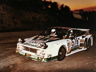 Walter Röhrl - Christian Geistdörfer - Gilles Villeneuve
7º Giro d'Italia 1979. Lancia Beta Montecarlo Turbo -Gr.5- (Lancia Alitalia). Excluido - Itinerario incorrecto. Hacer servir la autopista durante la prueba.

Del 14 al 19 de Octubre, Torino, Italia.
Superficie: asfalto. 
La prueba constaba de 25 especiales. (SS1 Vignale Monferrato fue cancelada).

8 de las 25 especiales eran en diferentes circuitos de Italia.
Imola - Dino Ferrari (15 vueltas), Misano (por dos veces, una la última especial de la primera etapa y la otra la primera especial de la segunda etapa, ambas 15 vueltas cada), Vallelunga (10 Vueltas), Magione - Mini Autódromo (15 vueltas), Mugello (10 vueltas), Varano Melegari (10 vueltas), Monza-Circuito Junior (20 vueltas).

No sabemos cuantos equipos tomaron la salida, mínimo 83, finalizaron 50.@
Palabras clave: Gilles_Villeneuve;Walter_Röhrl;Giro_Italia;1979;Lancia;Beta;Montecarlo;turbo