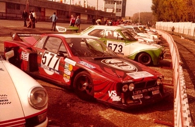 Markku Alén - Ilkka Kivimäki - Riccardo Patresse
7º Giro d'Italia 1979. Lancia Beta Montecarlo Turbo -Gr.5- (Concesionario Lancia). Excluido - Itinerario incorrecto. Hacer servir la autopista durante la prueba.

Del 14 al 19 de Octubre, Torino, Italia.
Superficie: asfalto.
La prueba constaba de 25 especiales. (SS1 Vignale Monferrato fue cancelada).

8 de las 25 especiales eran en diferentes circuitos de Italia.
Imola - Dino Ferrari (15 vueltas), Misano (por dos veces, una la última especial de la primera etapa y la otra la primera especial de la segunda etapa, ambas 15 vueltas cada), Vallelunga (10 Vueltas), Magione - Mini Autódromo (15 vueltas), Mugello (10 vueltas), Varano Melegari (10 vueltas), Monza-Circuito Junior (20 vueltas).

No sabemos cuantos equipos tomaron la salida, mínimo 83, finalizaron 50.@
Palabras clave: Markku_Alen;Riccardo_Patresse;Giro_Italia;Lancia;Beta_Montecarlo;1979
