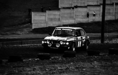 Stig Blomqvist - Bjorn Cederberg
28º Lombard RAC Rally 1979. Saab 99 Turbo. Abandonò por accidente en SS16 Hamsterley de 25.75 Km.
El Rally tenia un total de 2120 km de los que 687 km divididos en 59 tramos, eran especiales.
Se inscribieron 217 participantes, tomaron la salida 175, finalizaron 74.
[b]COPYRIGHT :[/b][url=lesashephotography.com] [b][u]lesashephotography.com.[/u][/b] [/url].@
Palabras clave: Stig_Blomqvist;Saab;Turbo;Gran_Bretaña;RAC_Rally;1979