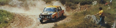26º Acropolis Rally 1979
Lada 1600.

Del 28 al 31 de Mayo, Atenas, Grecia.
Superficie: tierra.

El Rally tenia un total de 2974 km de los que 1006.50 km divididos en 58 tramos eran especiales (4 de ellas fueron canceladas SS14 Aliakmon Lake de 15,20 Km, SS19 Sikaminea de 14 Km, SS20 Goni Haiprins de 20,40 Km y SS21 Goni de 13,60 Km).

Tomaron la salida 153 equipos, finalizaron 20.@
Palabras clave: Lada;Acropolis;Grecia;1979