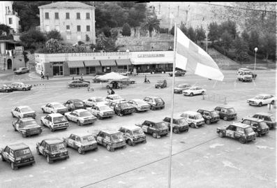 Parque Cerrado en el 13º Rallye dell'Isola d'Elba 1980
Del 17 al 19 de Abril, Portoferraio, Italia.
Superficie: asfalto - tierra.

Tomaron la salida 140 equipos, finalizaron 35.

Foto 1 de 2.
Palabras clave: Parque_Cerrado;Elba;Fiat;1980