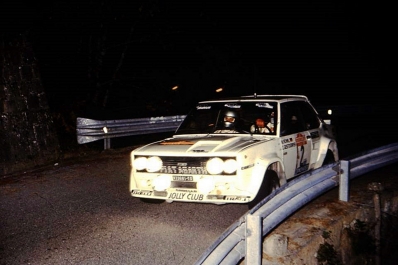 Walter Röhrl - Christian Geistdörfer
22º Rally Sanremo 1980. Fiat 131 Abarth (TO V33681) Equipo Jolly Club. Clasificado 1º.
Jolly Club

Del 6 al 11 de Octubre, Sanremo, Imperia, Liguria, Italia.
Superficie: asfalto - tierra.

El Rally tenia un total de 2868 km de los que 821 km divididos en 51 tramos eran especiales, (2 de ellas fueron canceladas SS7 y SS8).

Se inscribieron 88 equipos, tomaron la salida 77, finalizaron 19.@
Palabras clave: Walter_Röhrl;Sanremo;Fiat;Abarth;1980