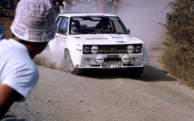 Walter Röhrl - Christian Geistdörfer
22º Rally Sanremo 1980. Fiat 131 Abarth (TO V33681) Equipo Jolly Club. Clasificado 1º.
Jolly Club

Del 6 al 11 de Octubre, Sanremo, Imperia, Liguria, Italia.
Superficie: asfalto - tierra.

El Rally tenia un total de 2868 km de los que 821 km divididos en 51 tramos eran especiales, (2 de ellas fueron canceladas SS7 y SS8).

Se inscribieron 88 equipos, tomaron la salida 77, finalizaron 19.@
Palabras clave: Walter_Röhrl;Sanremo;Fiat;Abarth;1980